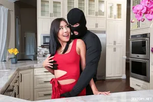 Bố gã chồng lú lẫn nhầm người yêu của con trai là... người vợ mình