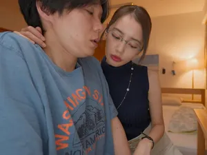 Chú xuất tinh trong cánh đồng ngô khi đang chạy và gặp một cô gái hư hỏng 19 tuổi